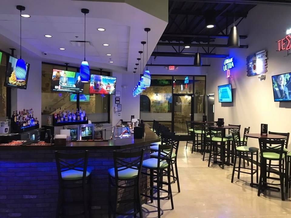 BAR_AT_X-GOLF_SAN_ANTONIO Bar designed by Cabaret Design Group for X-Golf San Antonio